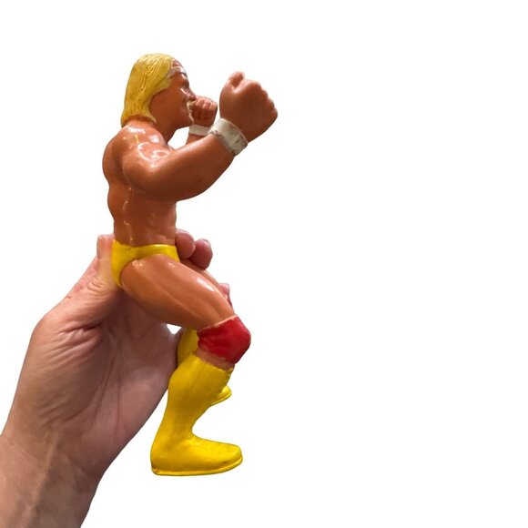 Vintage 1984 Hulk Hogan Wrestling Action Figure By LJN Titan Sports 18 Yellow Tr - Picture 5 of 5